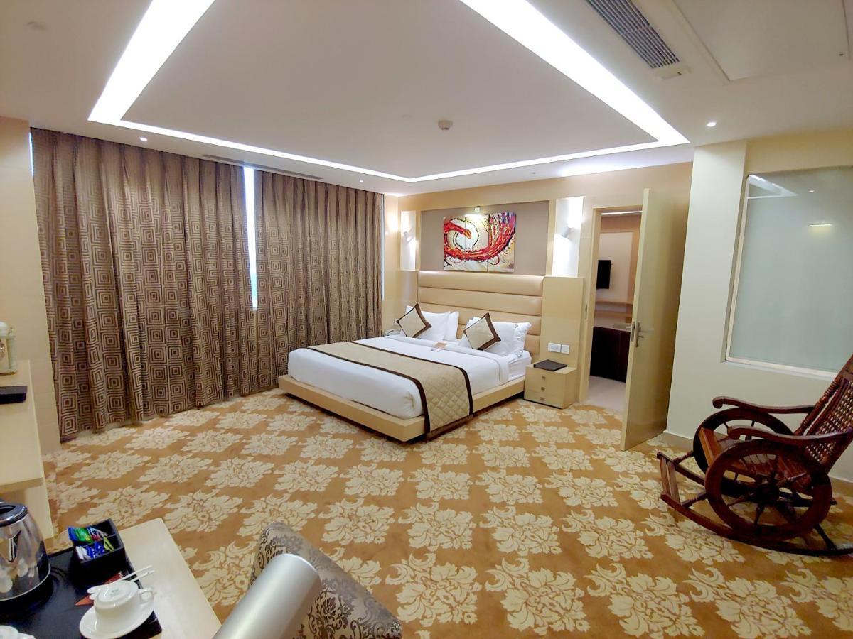 Hotel Patliputra Continental Патна Екстериор снимка