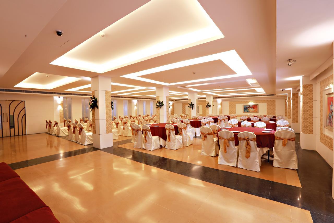 Hotel Patliputra Continental Патна Екстериор снимка
