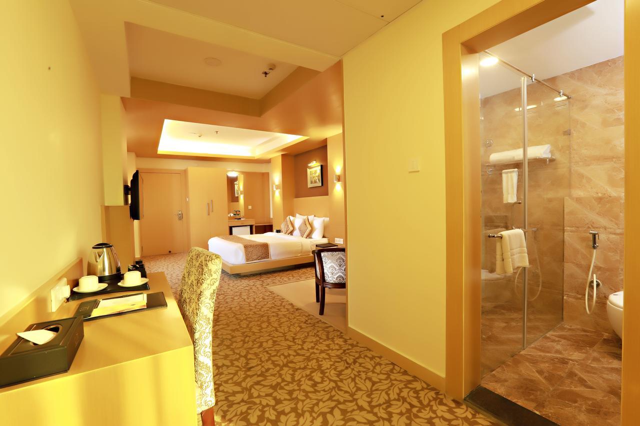 Hotel Patliputra Continental Патна Екстериор снимка