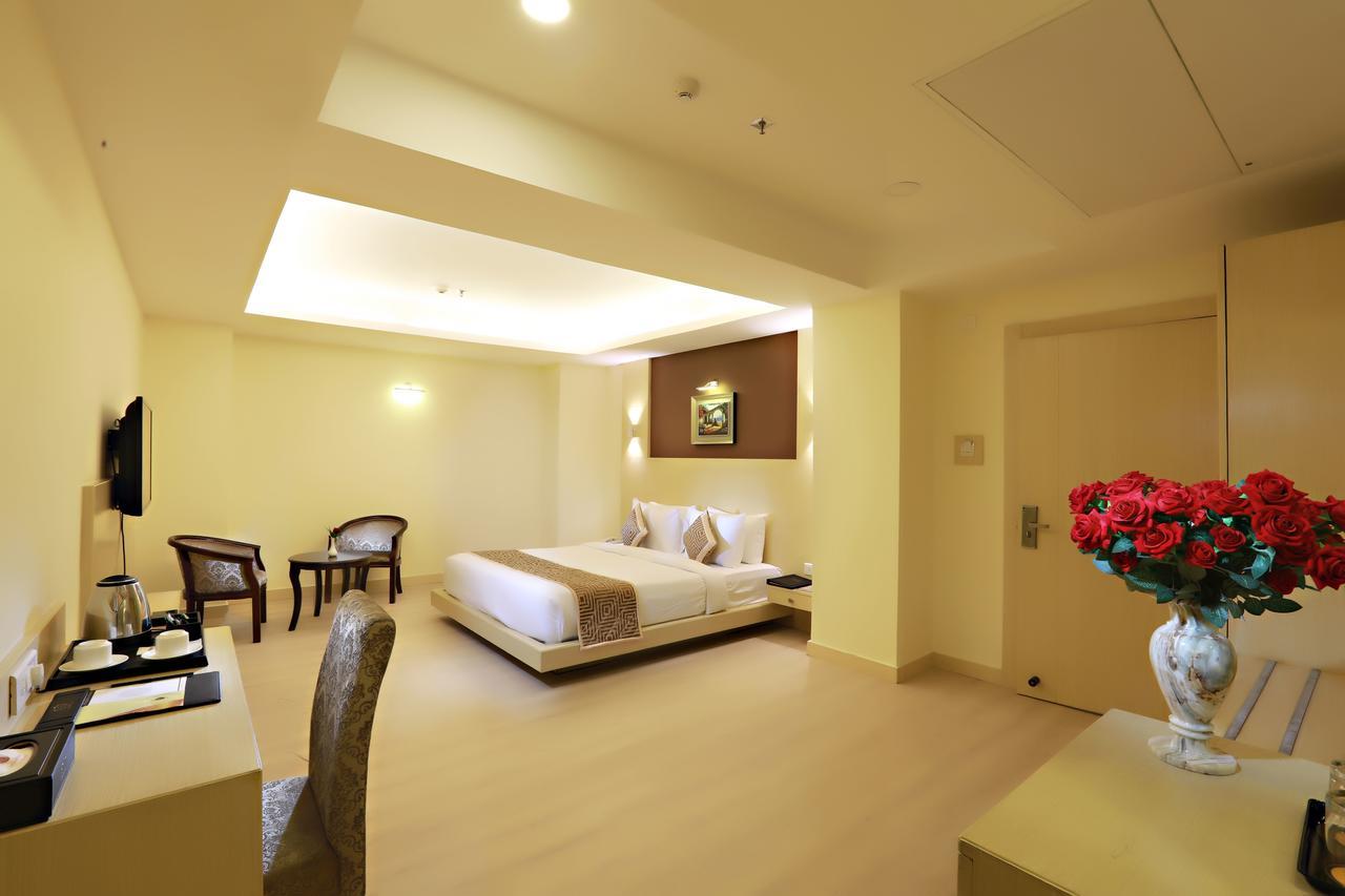 Hotel Patliputra Continental Патна Екстериор снимка