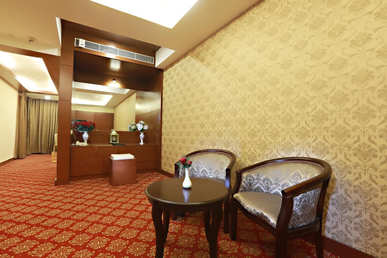 Hotel Patliputra Continental Патна Екстериор снимка