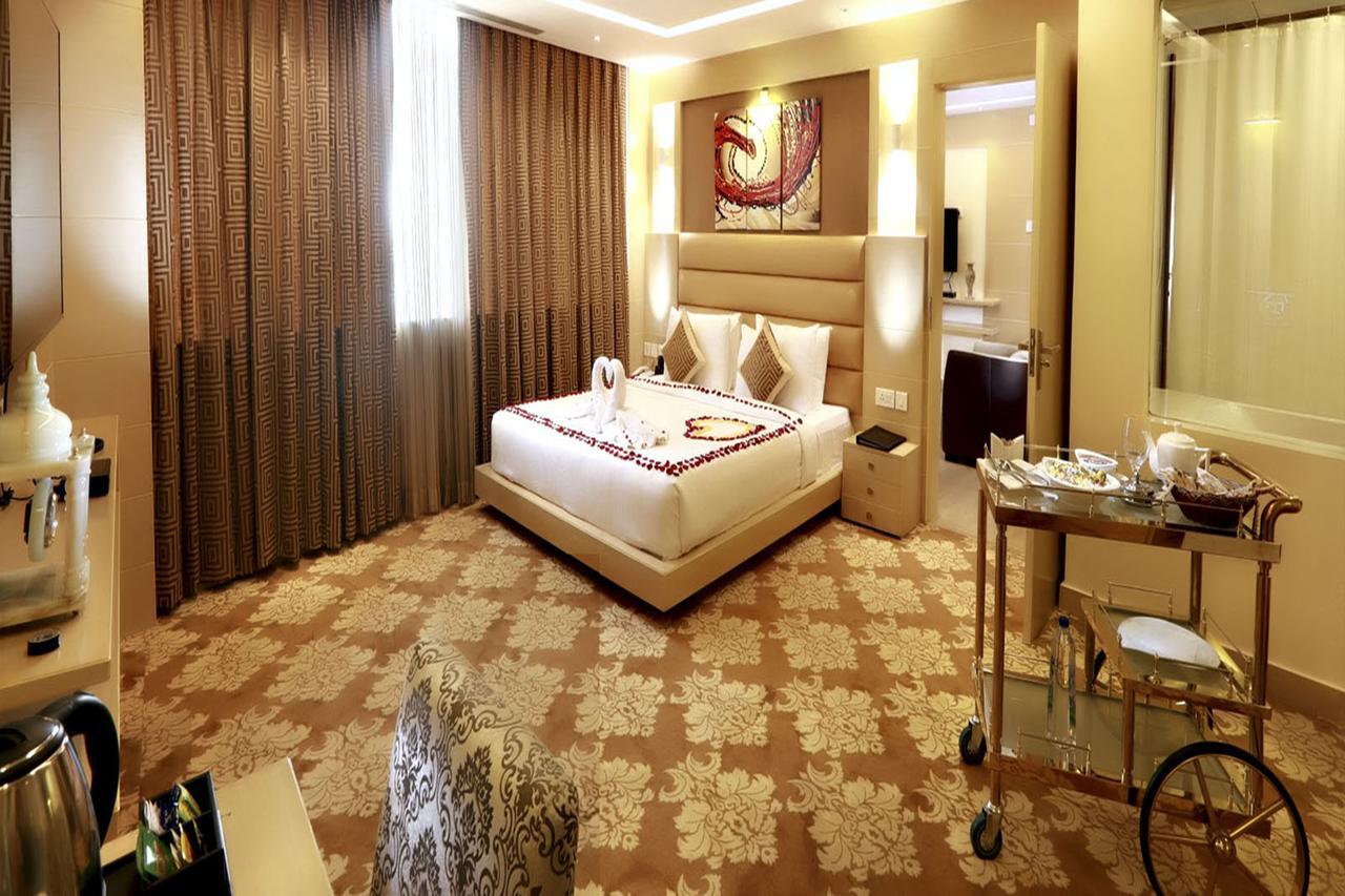Hotel Patliputra Continental Патна Екстериор снимка