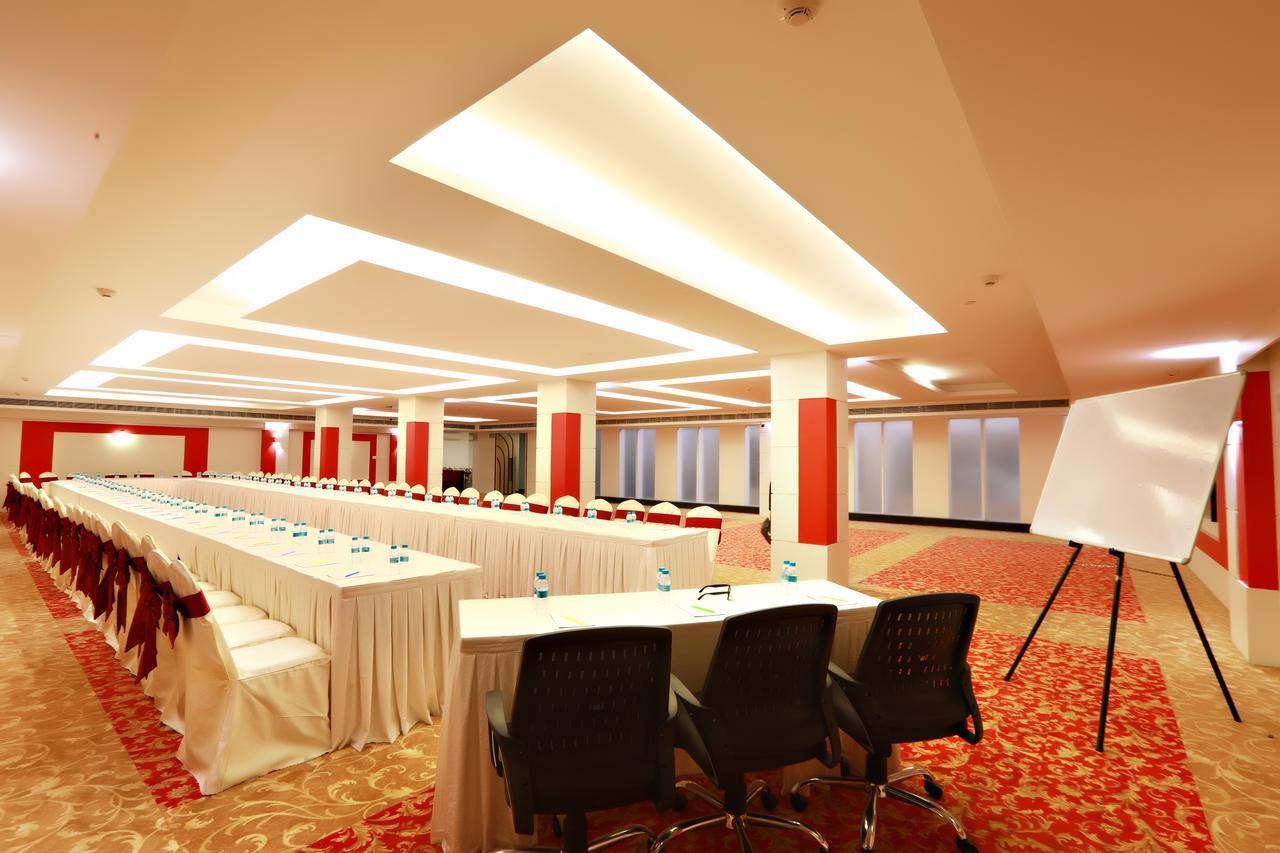 Hotel Patliputra Continental Патна Екстериор снимка