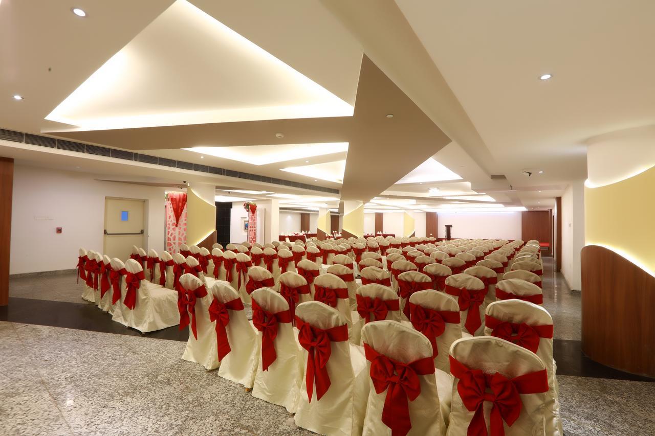 Hotel Patliputra Continental Патна Екстериор снимка