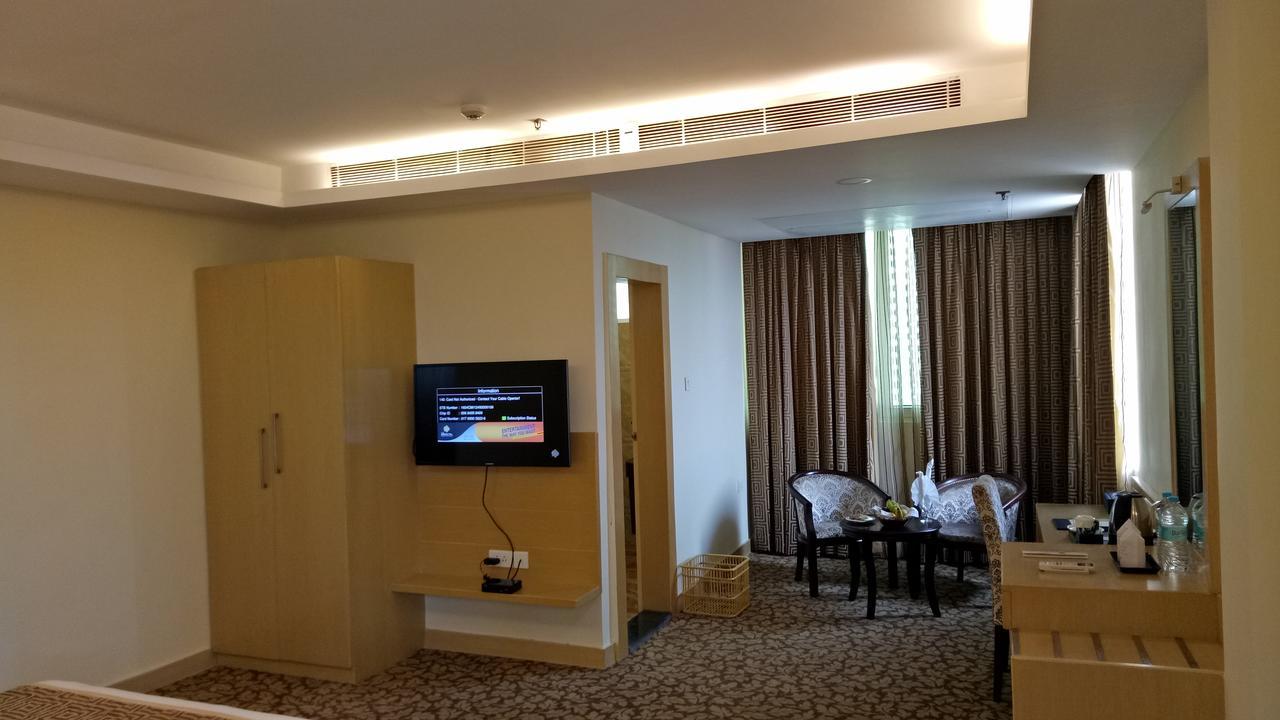 Hotel Patliputra Continental Патна Екстериор снимка