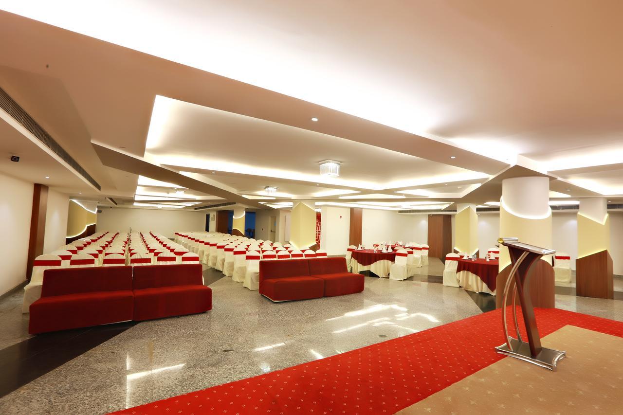 Hotel Patliputra Continental Патна Екстериор снимка