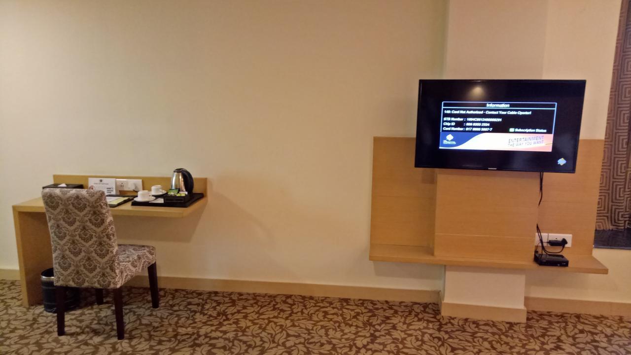 Hotel Patliputra Continental Патна Екстериор снимка