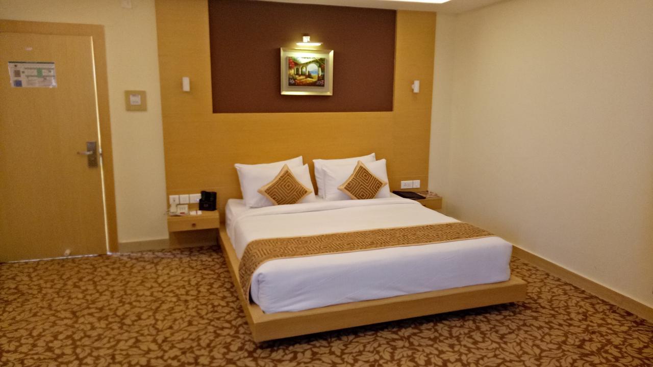 Hotel Patliputra Continental Патна Екстериор снимка