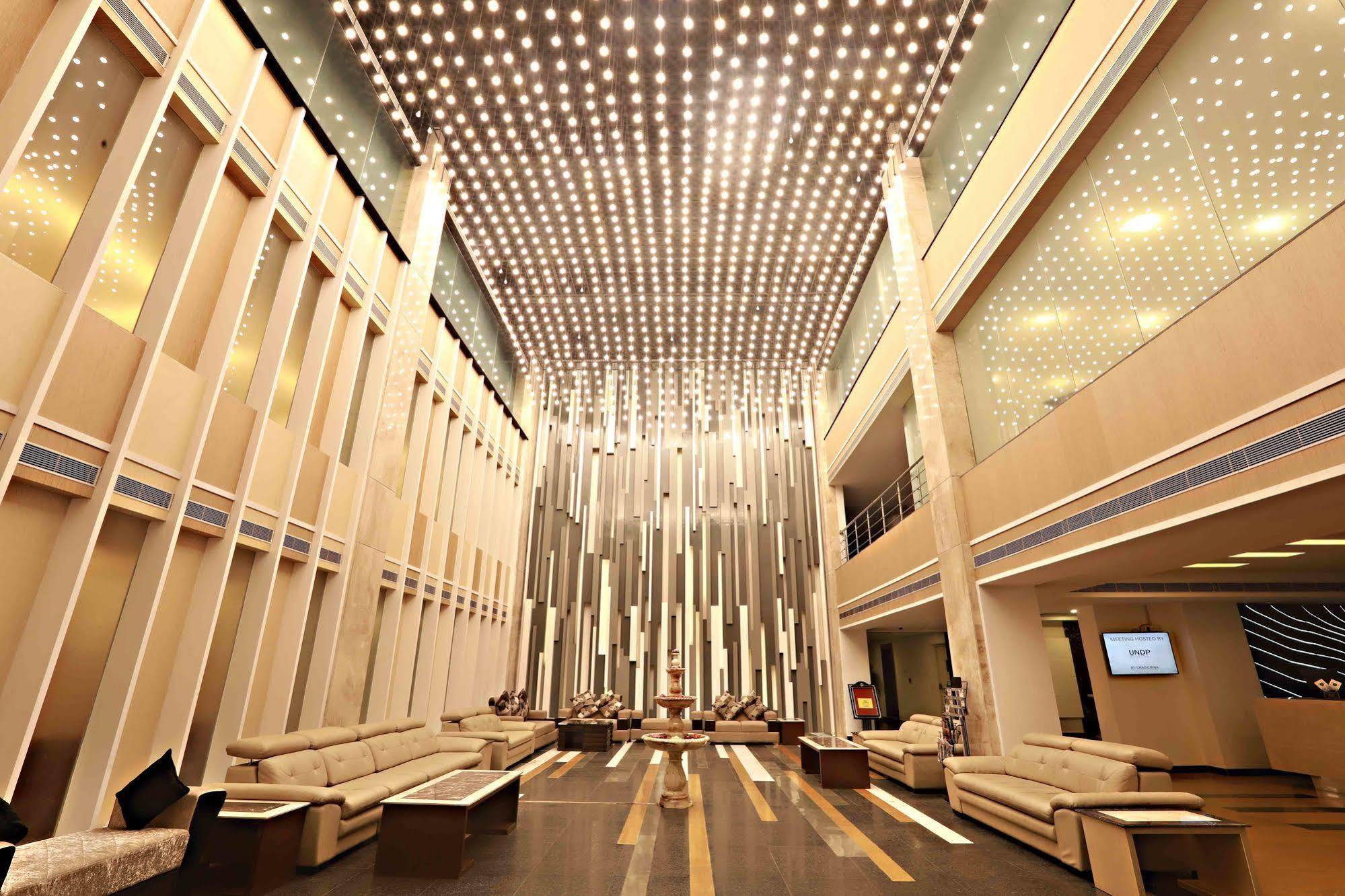 Hotel Patliputra Continental Патна Екстериор снимка