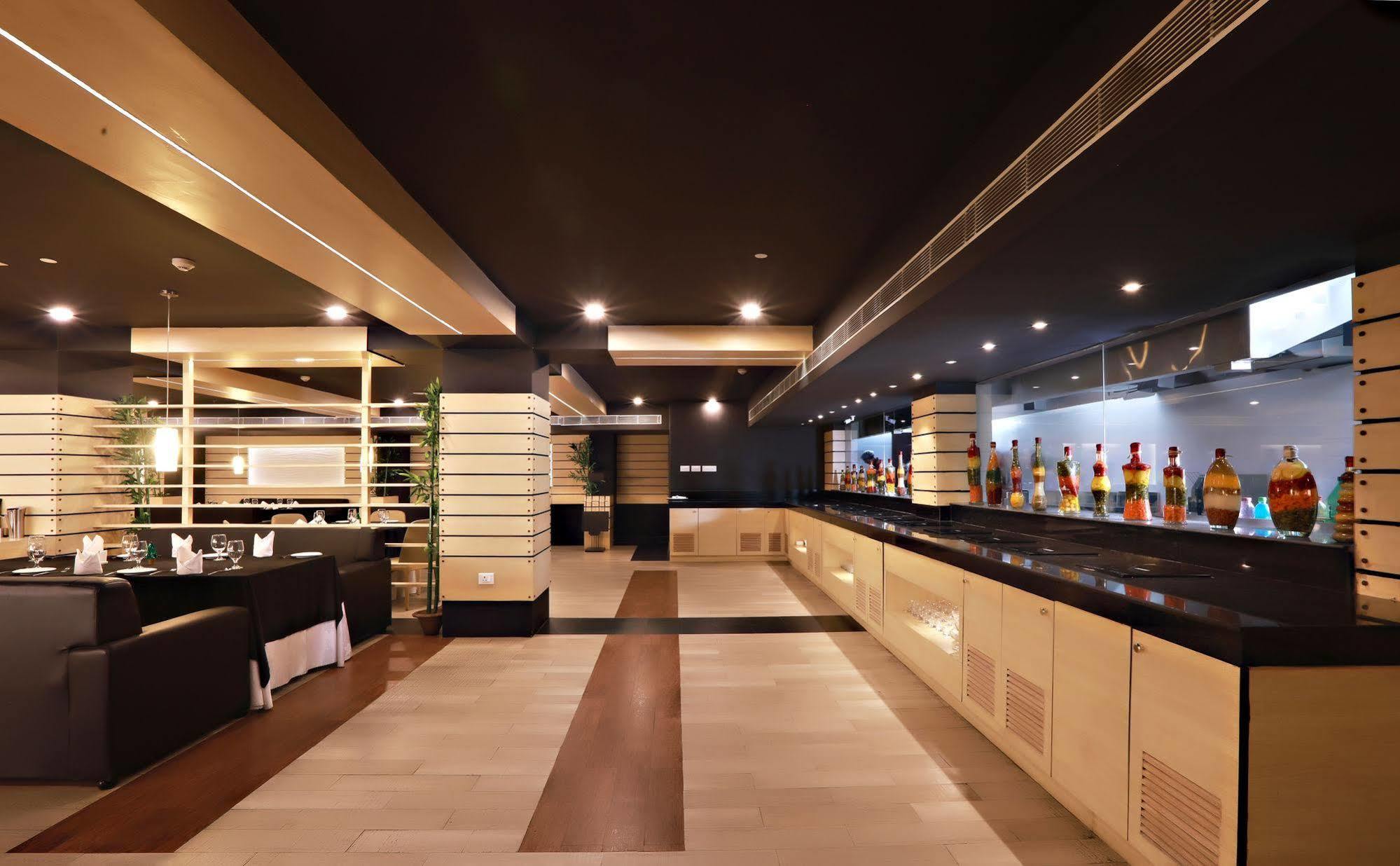 Hotel Patliputra Continental Патна Екстериор снимка