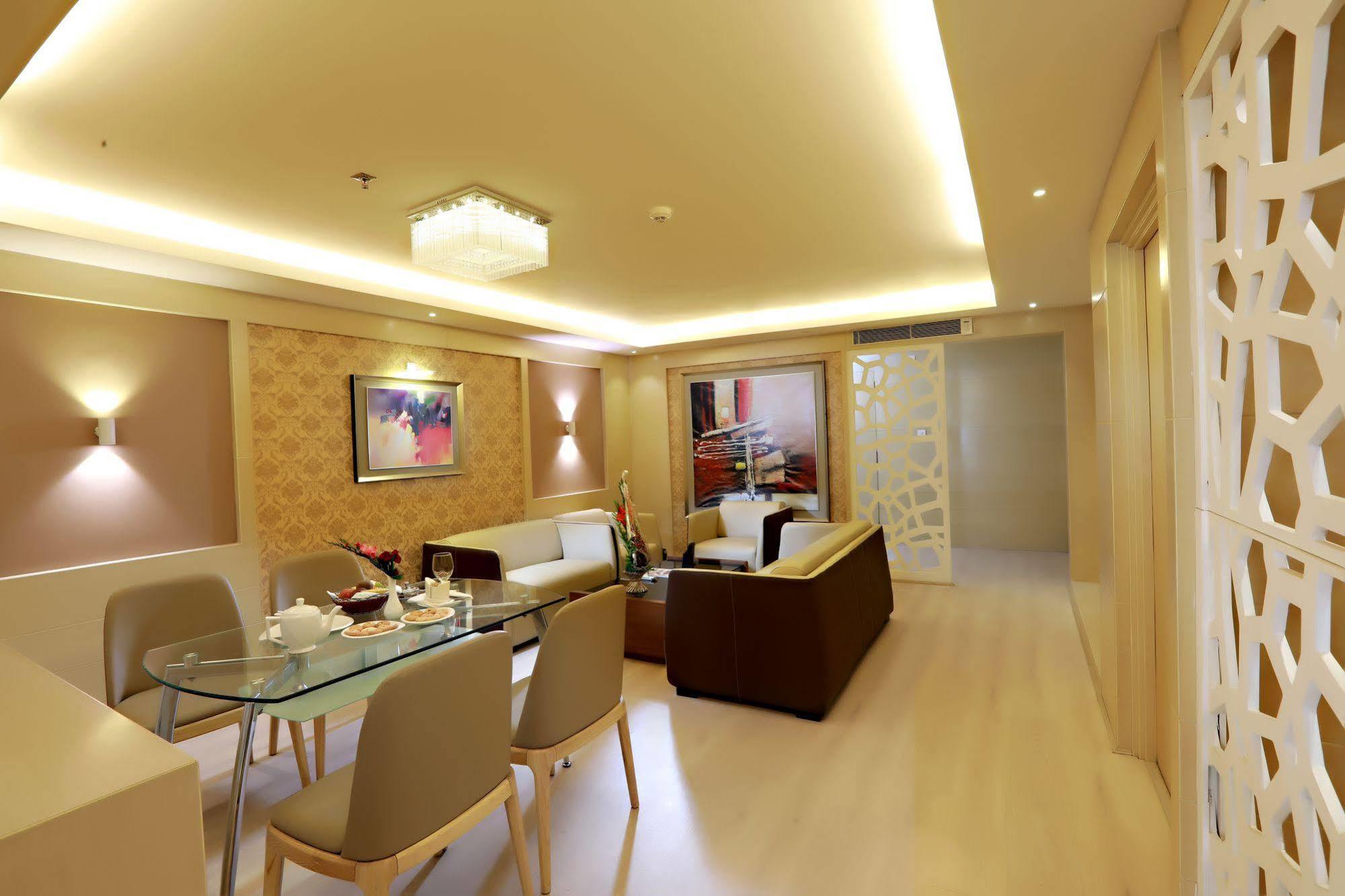 Hotel Patliputra Continental Патна Екстериор снимка