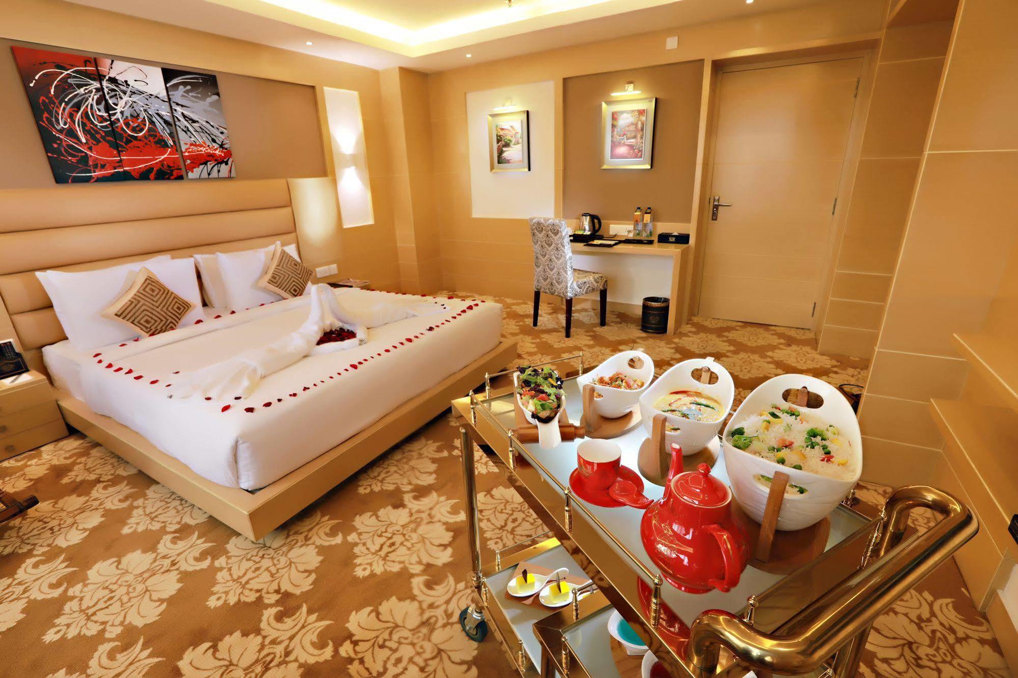 Hotel Patliputra Continental Патна Екстериор снимка