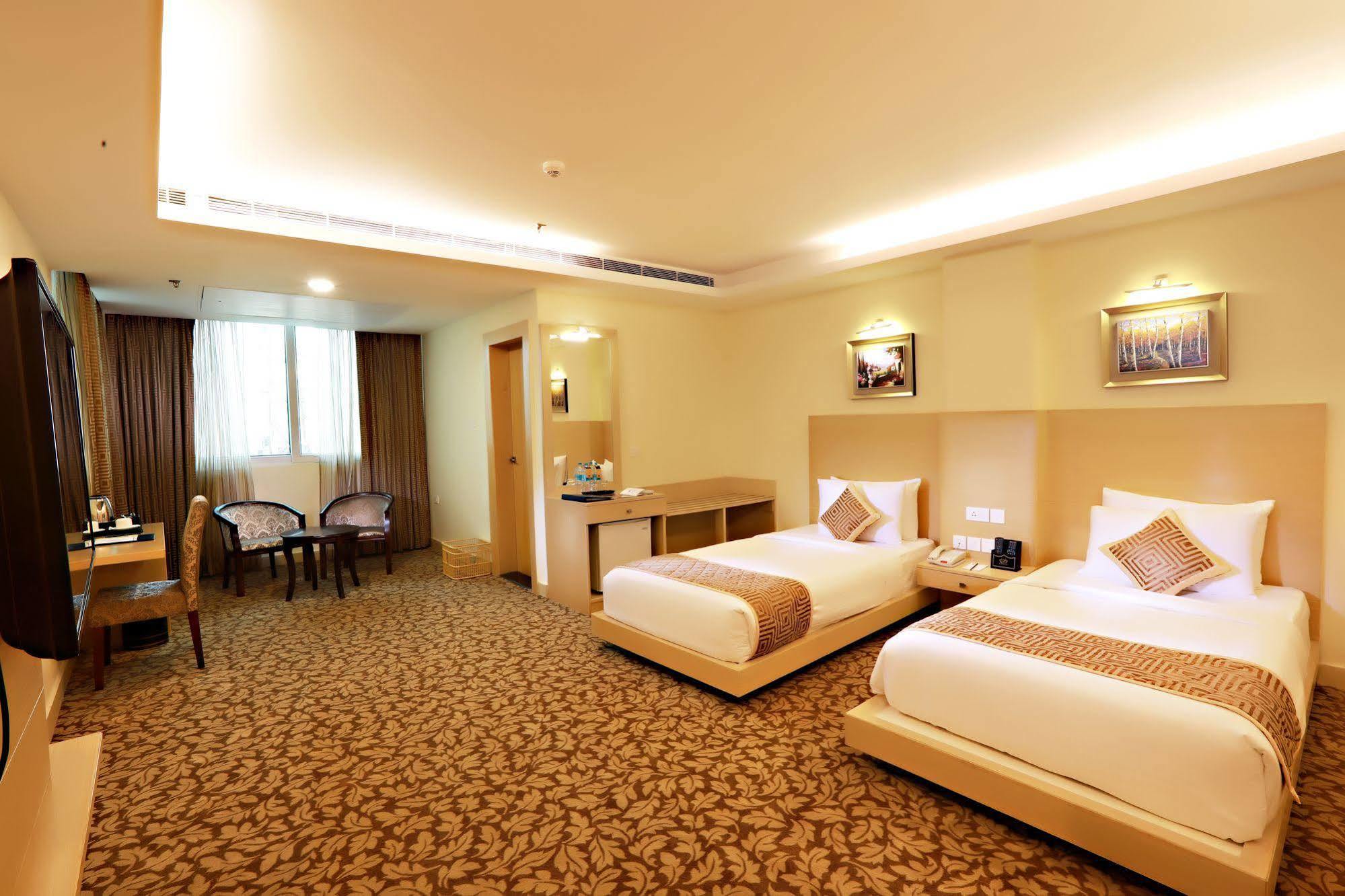 Hotel Patliputra Continental Патна Екстериор снимка