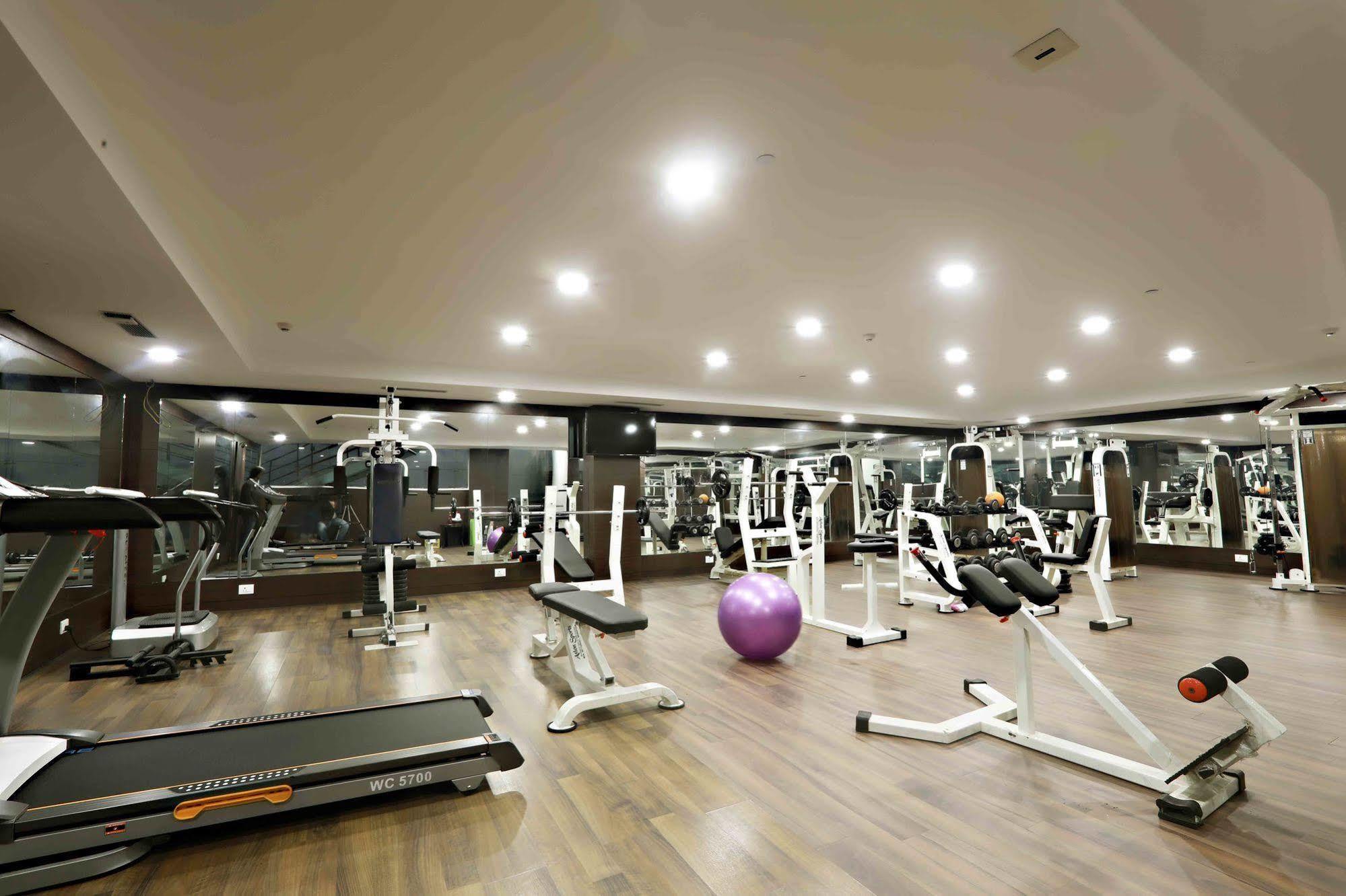 Hotel Patliputra Continental Патна Екстериор снимка