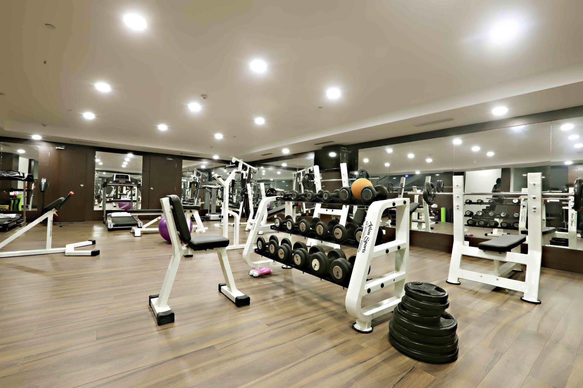 Hotel Patliputra Continental Патна Екстериор снимка
