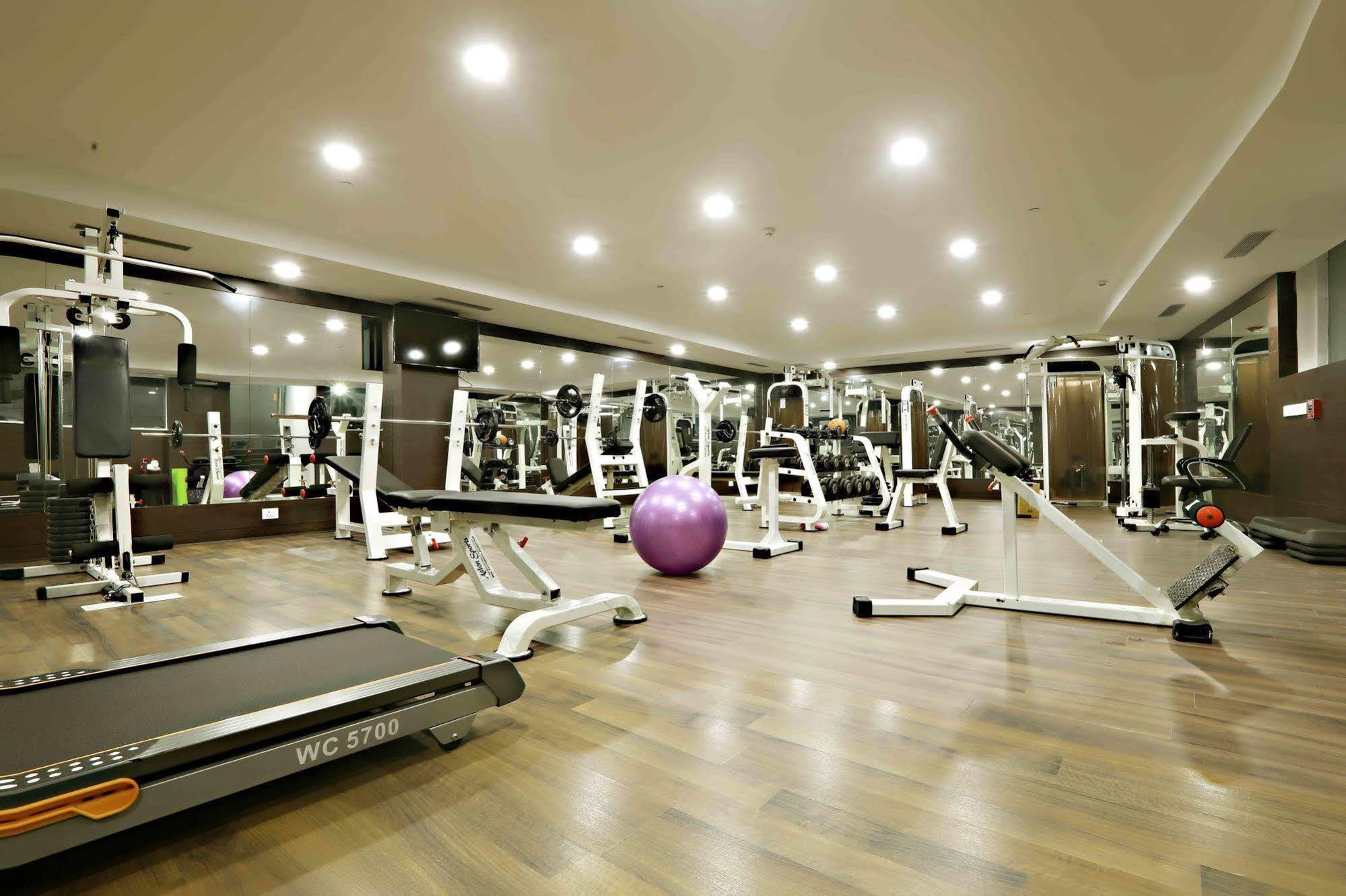Hotel Patliputra Continental Патна Екстериор снимка