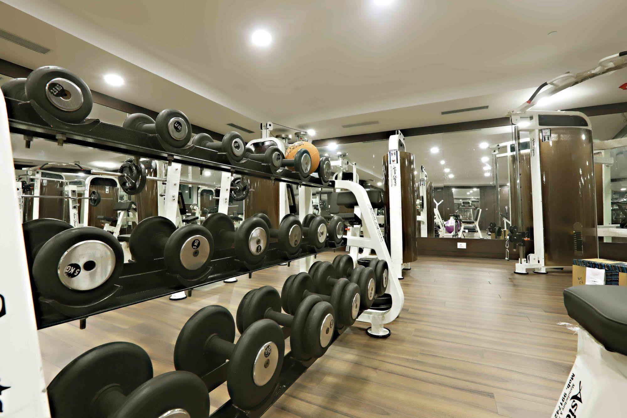 Hotel Patliputra Continental Патна Екстериор снимка