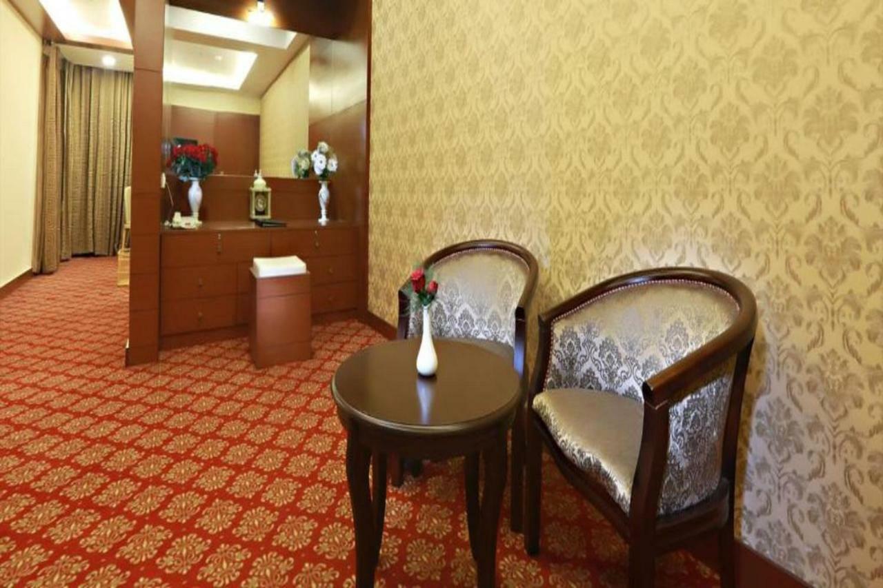 Hotel Patliputra Continental Патна Екстериор снимка