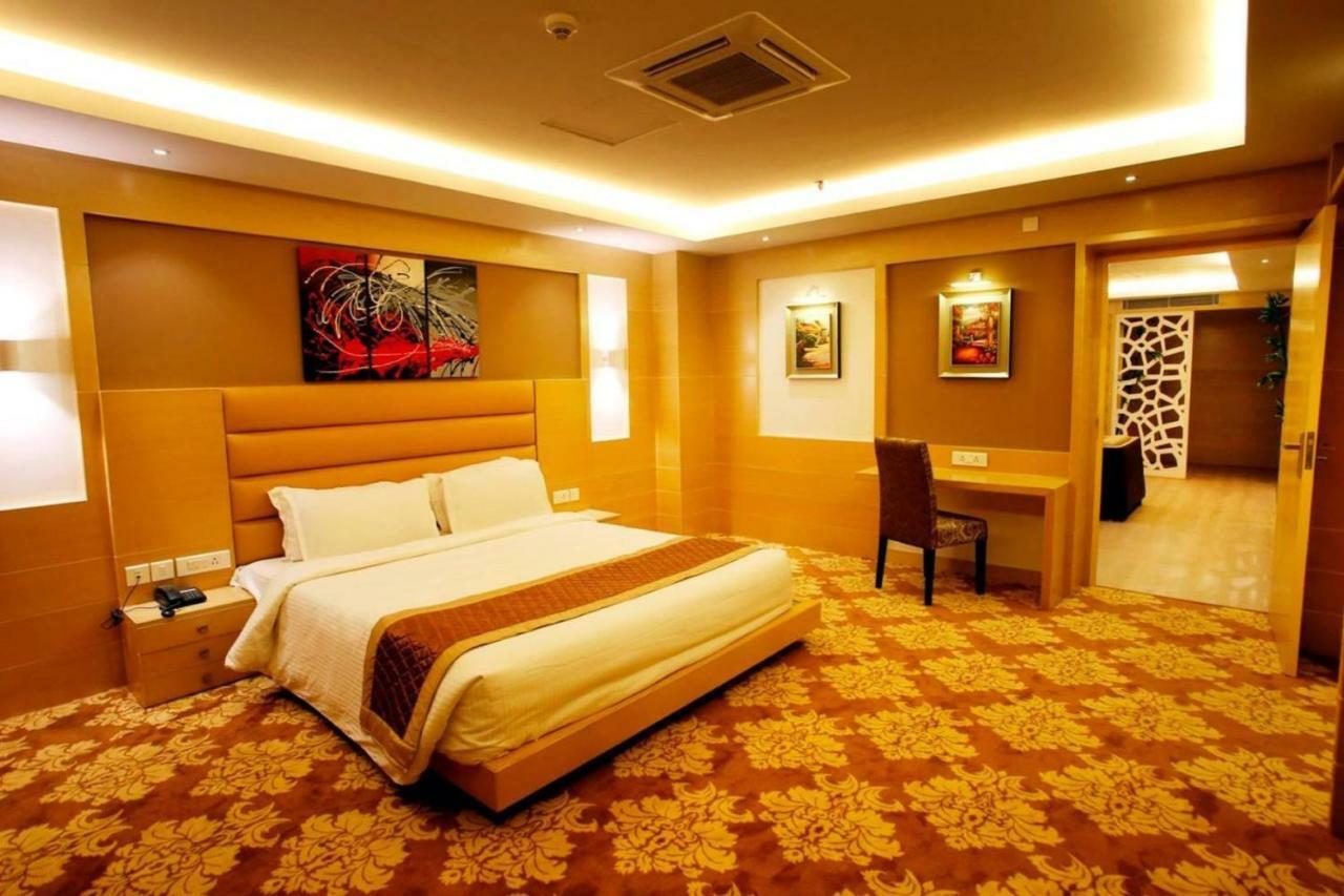 Hotel Patliputra Continental Патна Екстериор снимка